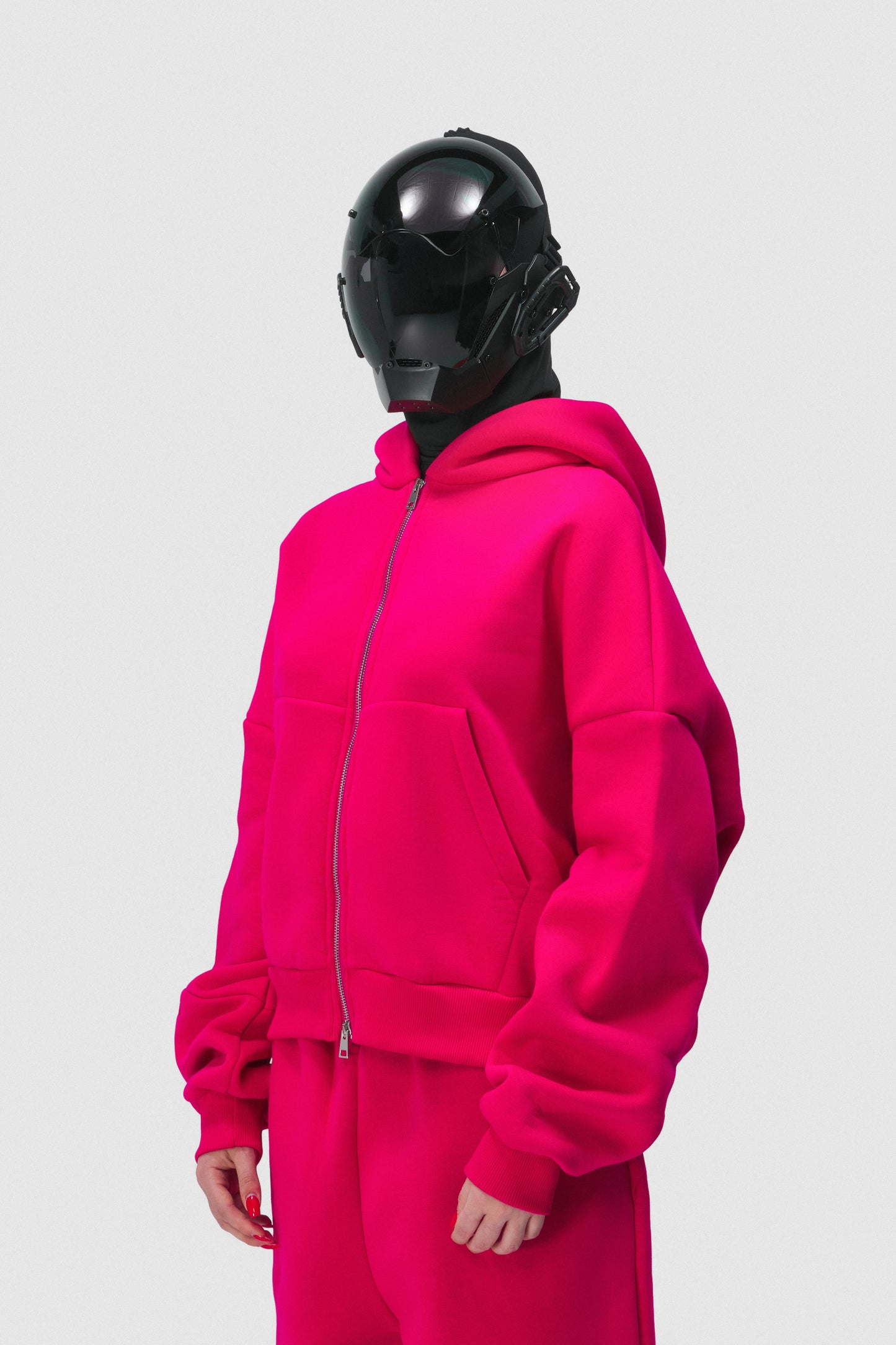 THIS ZIP HOODIE SLIPS ON QUIET AND LEAVES A MARK.