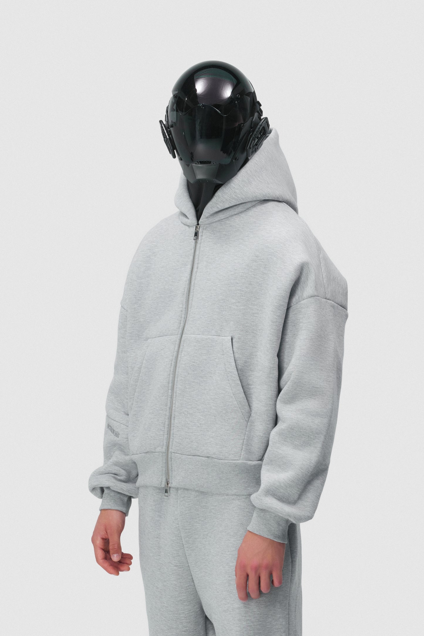 THIS ZIP HOODIE SLIPS ON QUIET AND LEAVES A MARK.