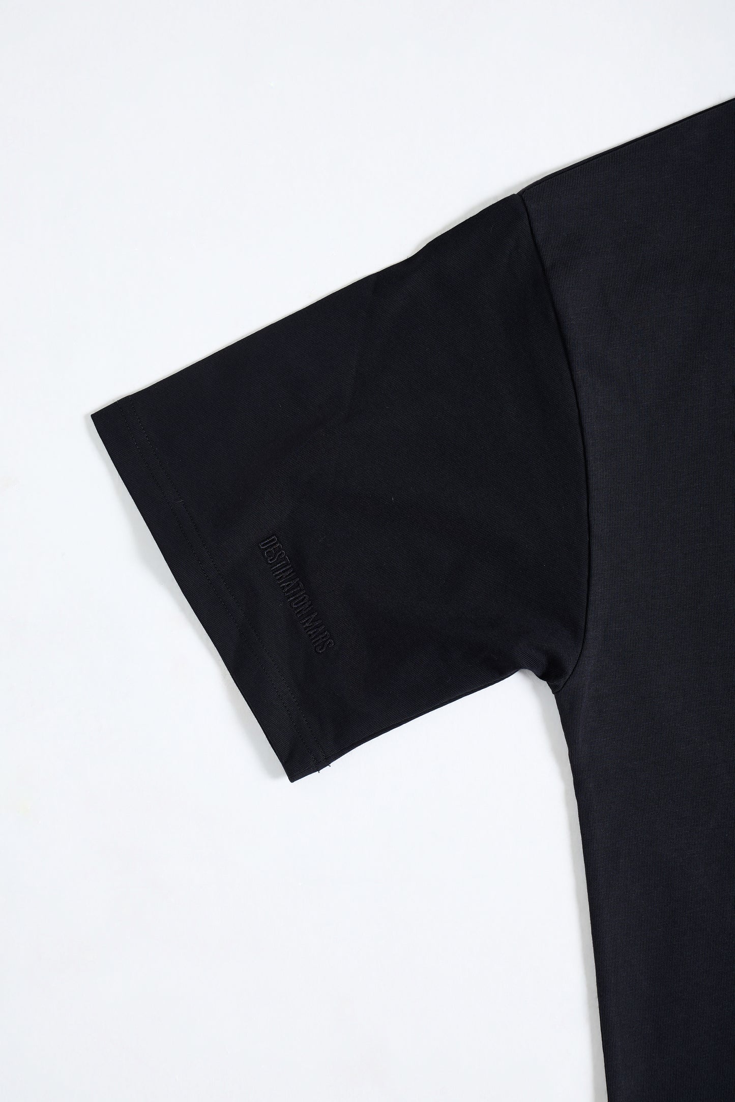 THIS SHORT SLEEVE DOESN'T CHASE TRENDS, IT SETS THEM.