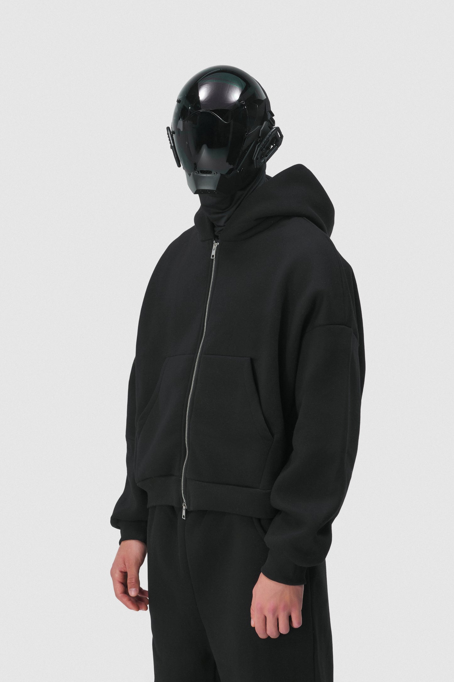 THIS ZIP HOODIE SLIPS ON QUIET AND LEAVES A MARK.