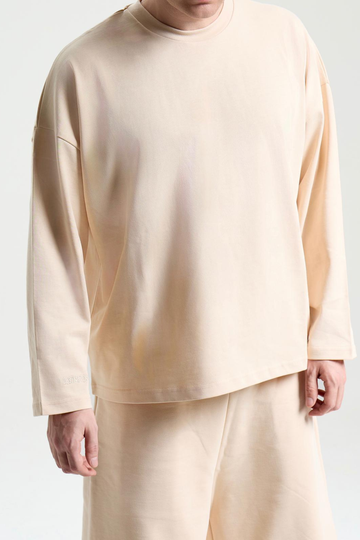 THIS LONG SLEEVE DOESN'T COMPETE, IT DOMINATES.