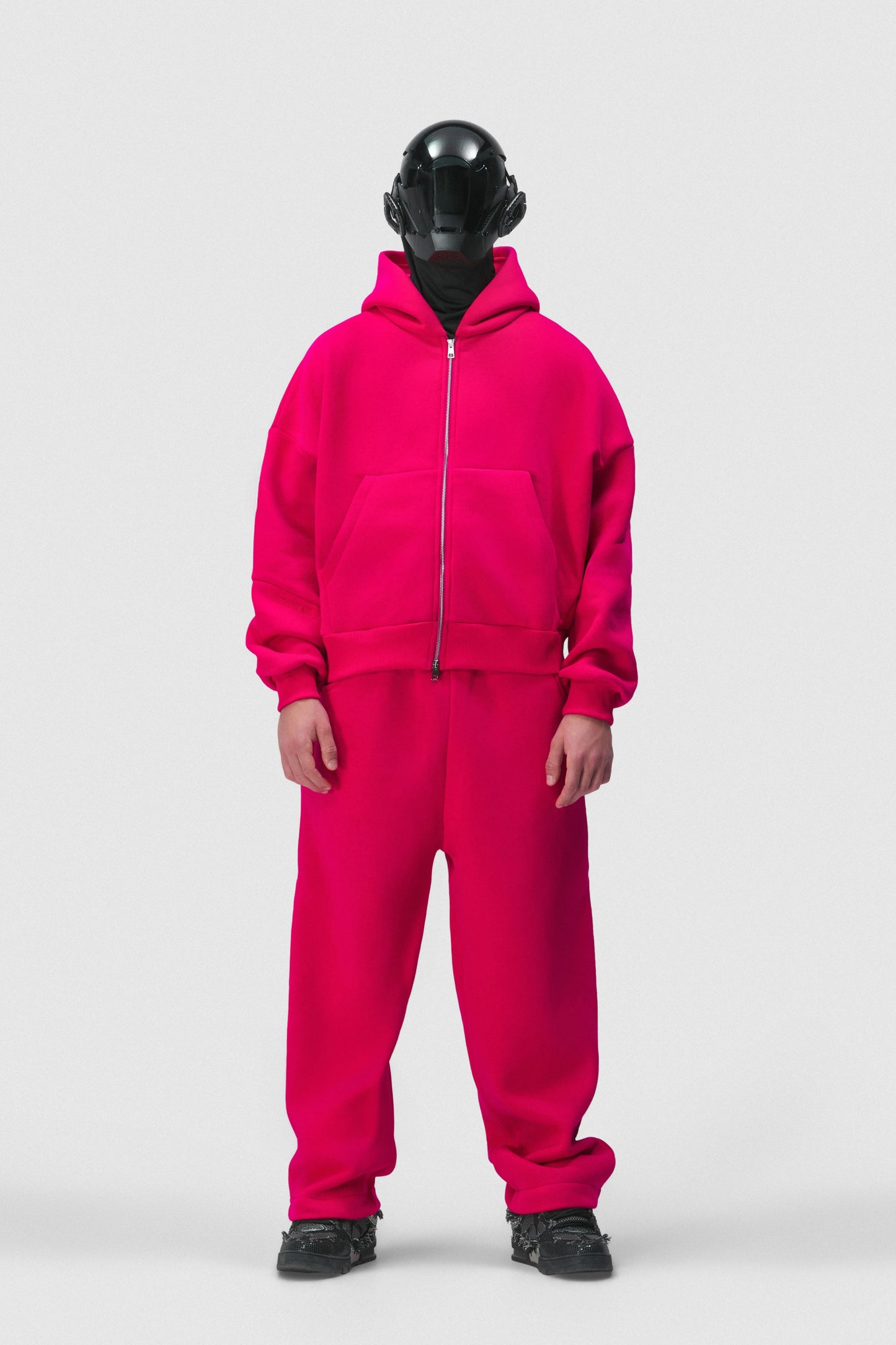 THIS ZIP HOODIE SLIPS ON QUIET AND LEAVES A MARK.