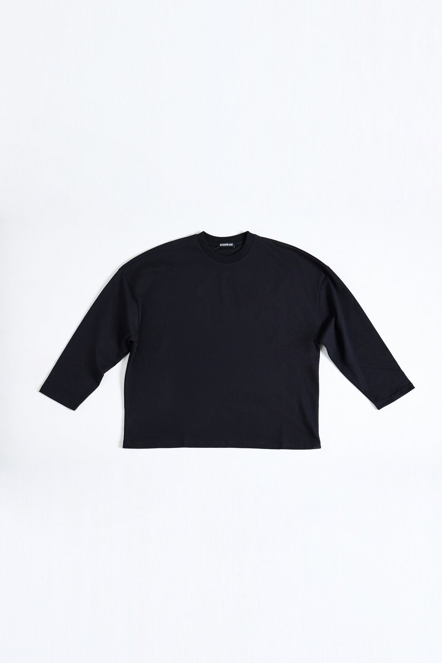 THIS LONG SLEEVE DOESN'T COMPETE, IT DOMINATES.