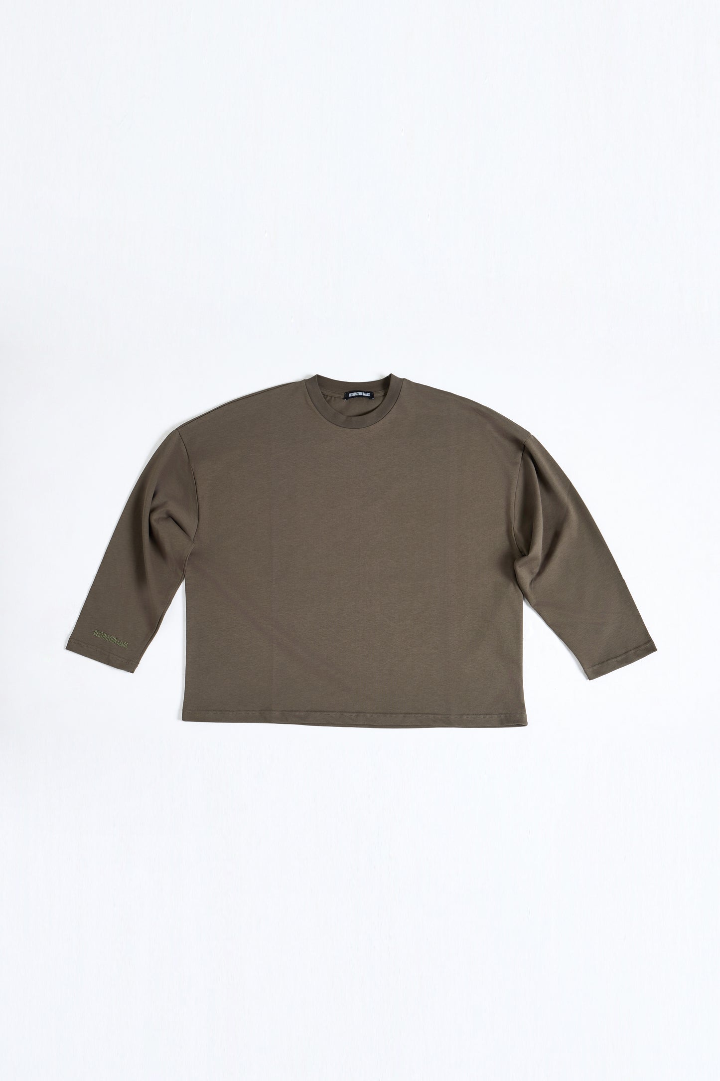 THIS LONG SLEEVE DOESN'T COMPETE, IT DOMINATES.