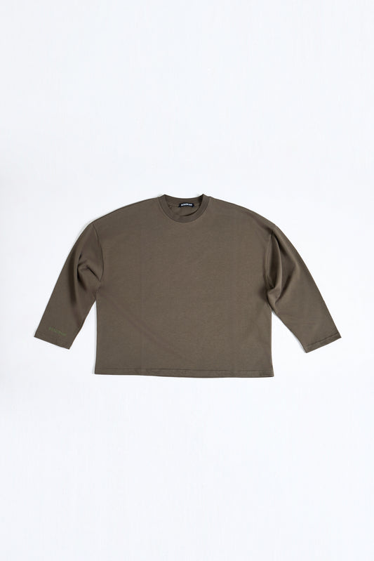 THIS LONG SLEEVE DOESN'T COMPETE, IT DOMINATES.