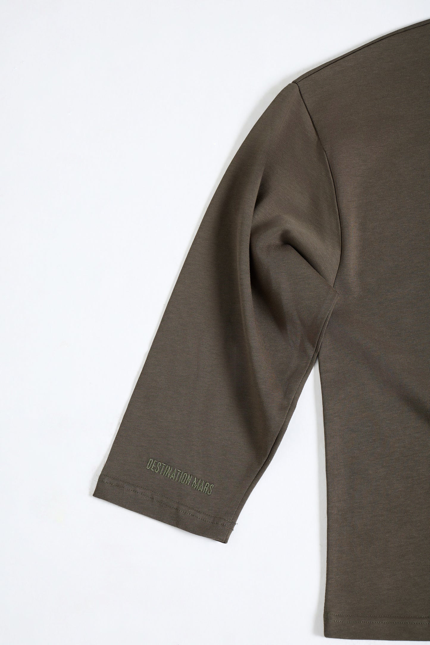 THIS LONG SLEEVE DOESN'T COMPETE, IT DOMINATES.