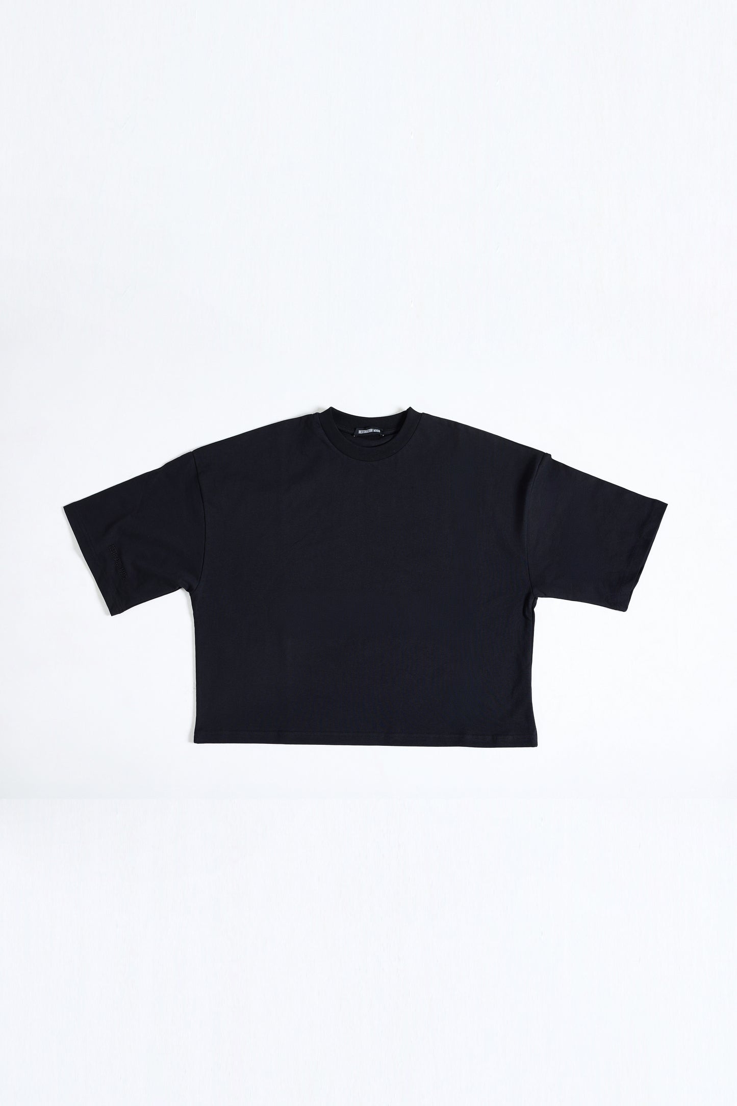 THIS SHORT SLEEVE DOESN'T CHASE TRENDS, IT SETS THEM.