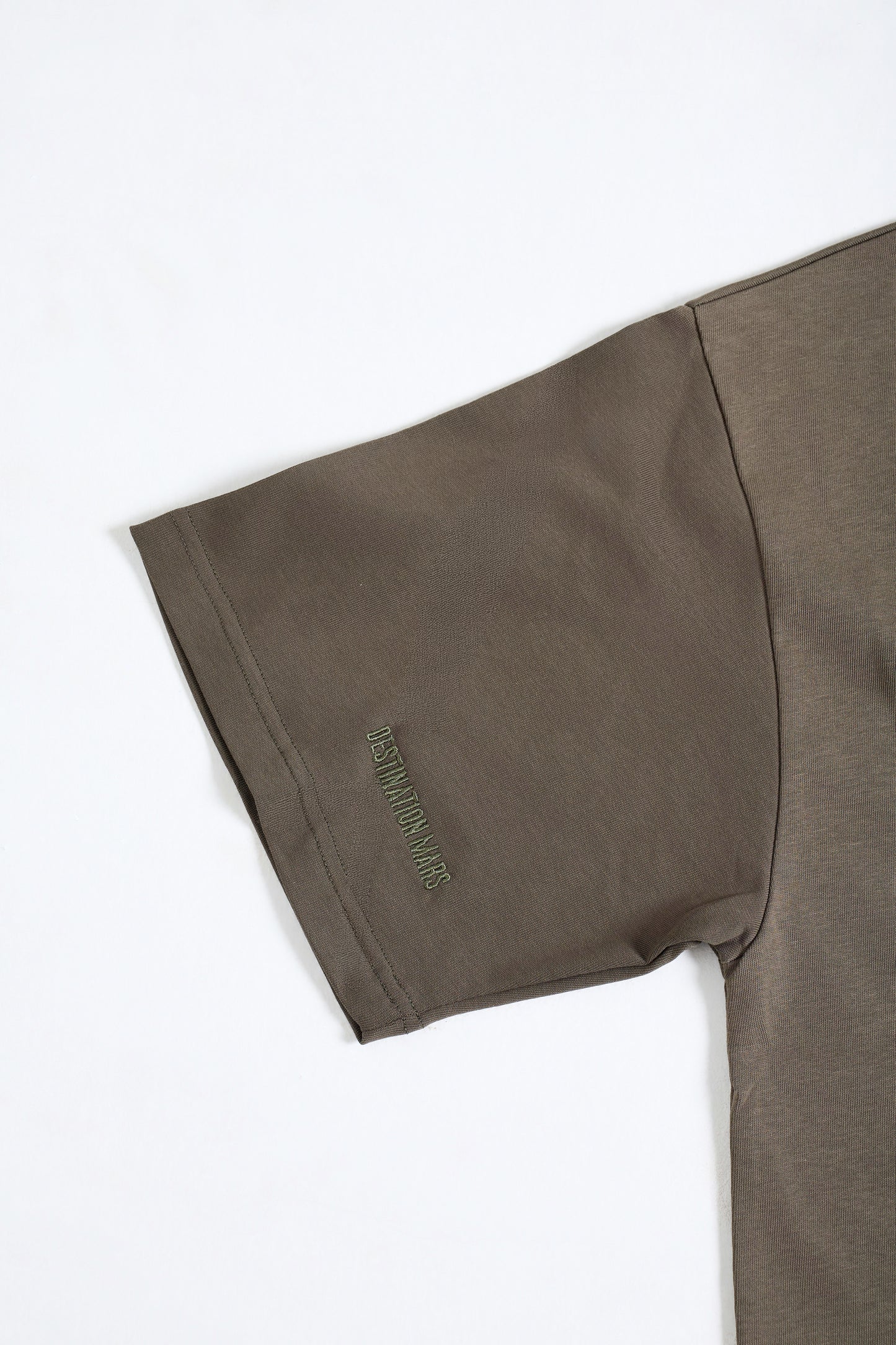 THIS SHORT SLEEVE DOESN'T CHASE TRENDS, IT SETS THEM.