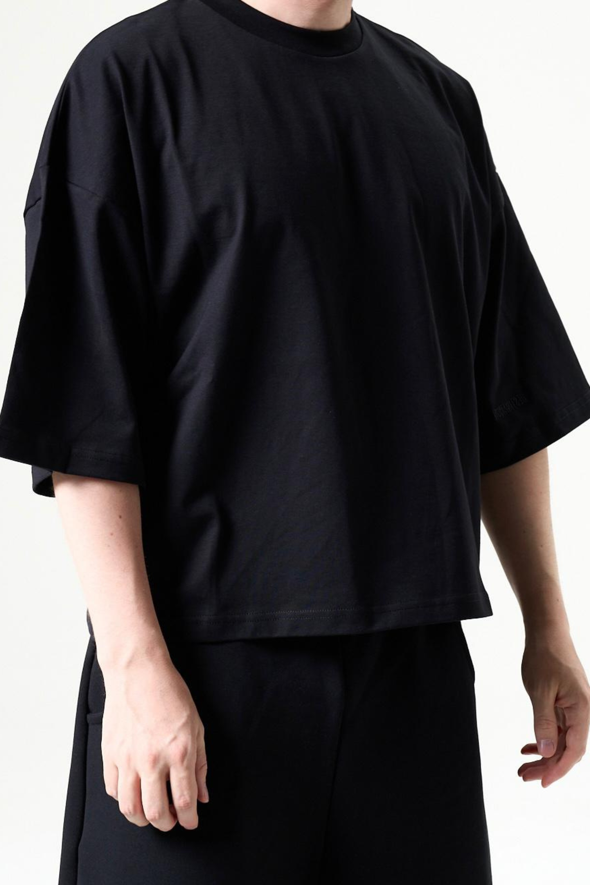 THIS SHORT SLEEVE DOESN'T CHASE TRENDS, IT SETS THEM.