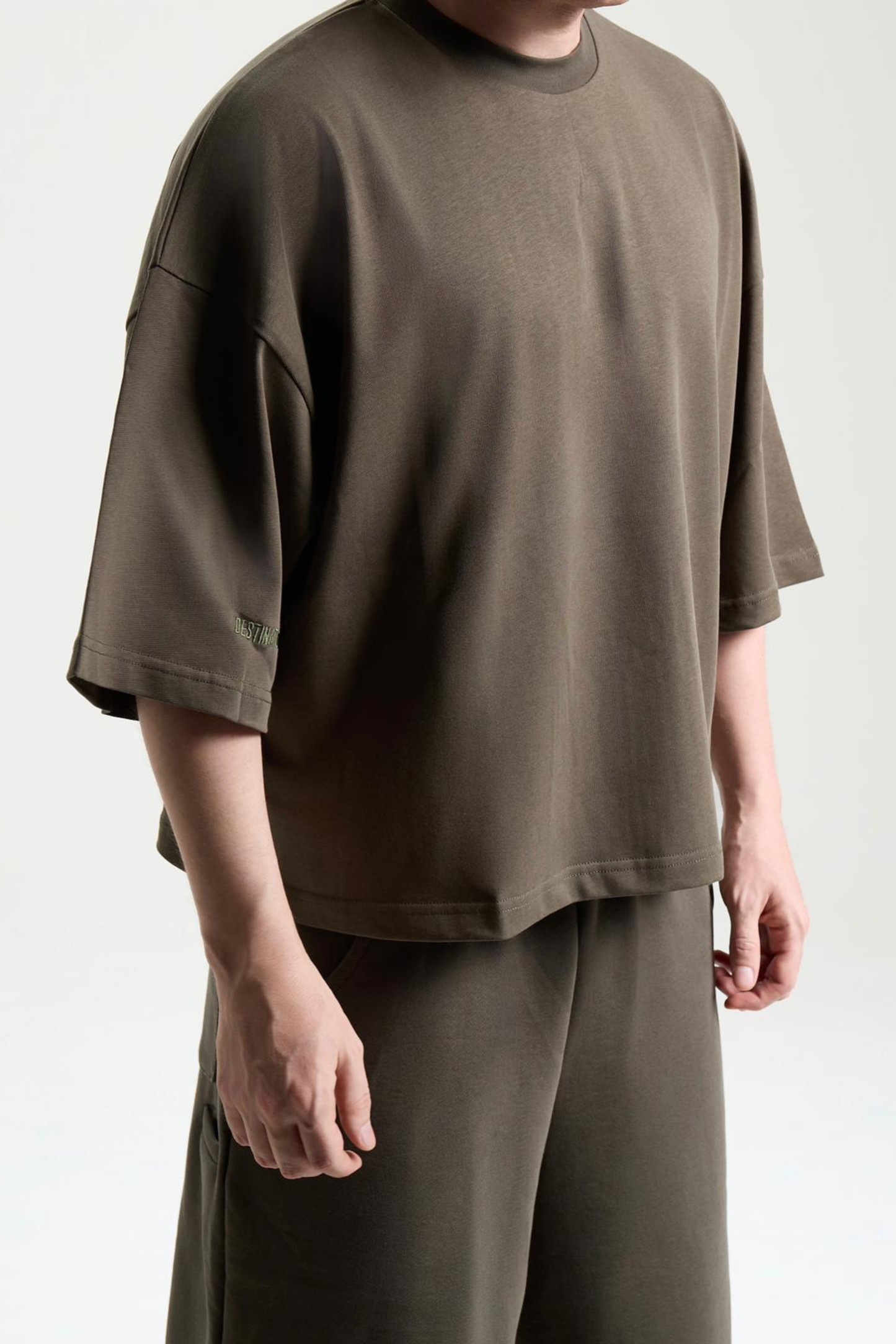 THIS SHORT SLEEVE DOESN'T CHASE TRENDS, IT SETS THEM.
