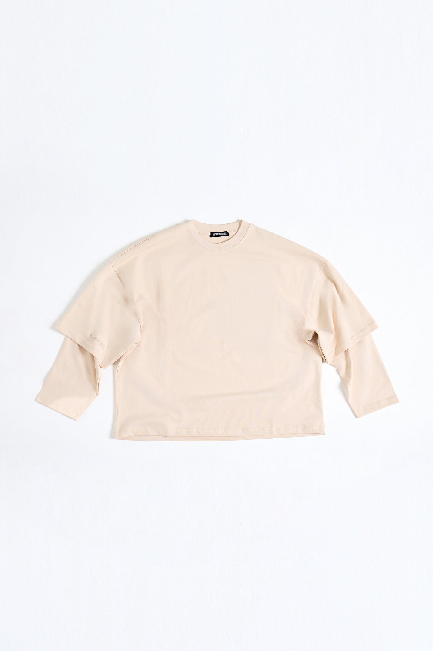 THIS DOUBLE SLEEVE DOESN'T SEEK ATTENTION, IT ATTRACTS IT.