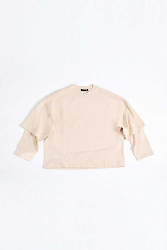 THIS DOUBLE SLEEVE DOESN'T SEEK ATTENTION, IT ATTRACTS IT.