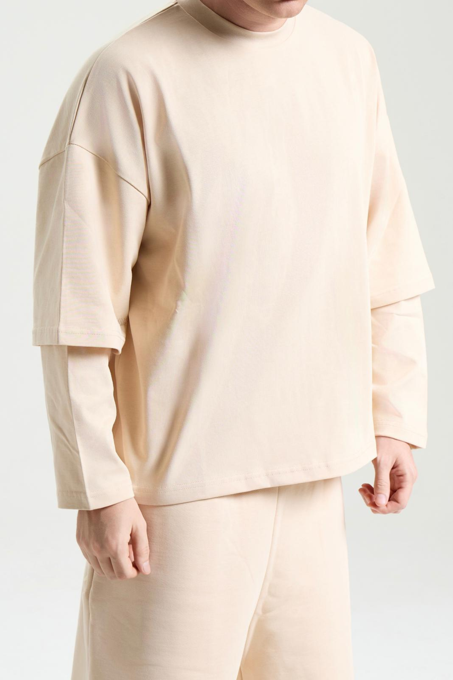 THIS DOUBLE SLEEVE DOESN'T SEEK ATTENTION, IT ATTRACTS IT.